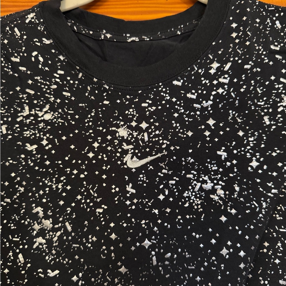 Nike Women's Short Sleeve Black and White crop top - Picture 2 of 6